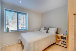 Image of Quayside apartment with riverside views & parking