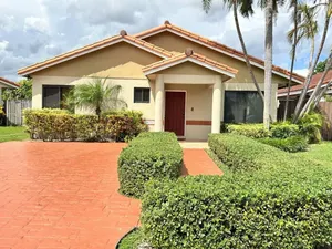 Image of Tropical Oasis home w Community Pool great area