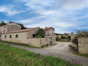 Image of Charming 3-Bedroom Architect's Cottage with Private Garden and Parking in Pissotte
