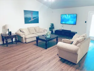 Image of The Hideaway 4B\/2B House- 10min drive from IAH
