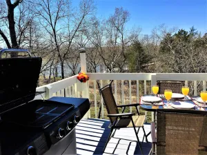 Image of Lake of the Ozarks Lake Front, 3 mi to Truman Lake, Three Bedrm Lake Home.