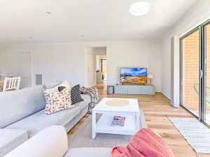 Image of Modern Clyde House Smart TV*Dryer