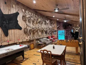 Image of Steve’s Barn Lodge, Detroit River\/Lake Erie
