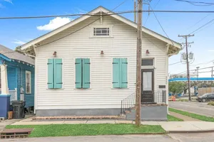 Image of 3 Bed, 2 Bath, Backyard, Near Parks and Streetcar