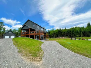 Image of 2M New rustic contemporary home with stunning views, great amenities and perfect private location.