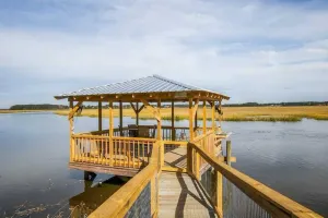 Image of Crabbin Cabin * Spacious, Seasonal Riverside Home