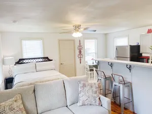 Image of Furnished Red Studio central location near restaurants, Lake & shopping
