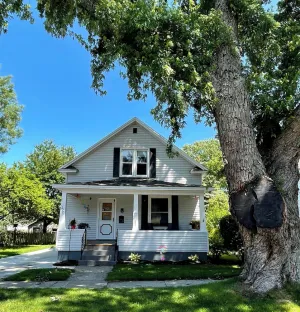 Image of A Place for Paws - Quaint, Pet friendly 3 bedroom home in Downtown Ludington!