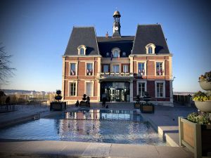 Image of Luxury flat with Panoramic Paris and Eiffel Tower view near Disneyland Paris