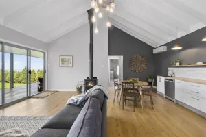 Image of Luxury cottage with big city views