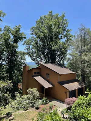 Image of Cozy Mtn Home, Near Biltmore; 5 Star Views. Fab Provisions\/Decor