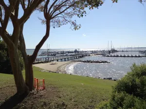 Image of Walk to beach, cozy, lovely room in \"Kingsmill on the James\"