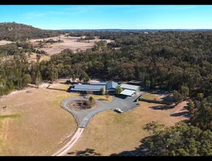 Image of Stanthorpe Country Resort, 6 bedrooms for 12 guests