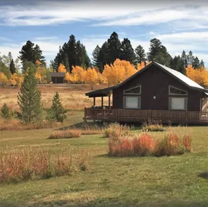 Image of Lodge just 7 miles to Yellowstone National Park. SAUNA!- Fox Den Lodge (bathroom in every bedroom)