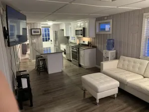 Image of Plum Place - Dog Friendly, Steps from the beach