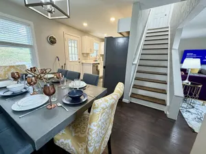 Image of Incredible 5 bed 2 bath w\/ HOT TUB close to Pitt