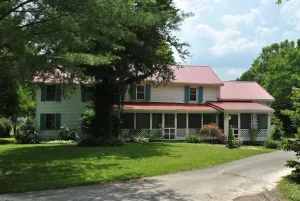 Image of Charming Farmhouse on working Red Haven Farm