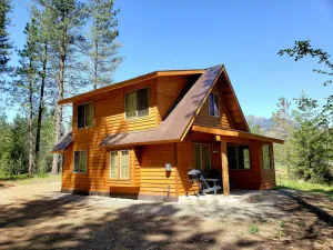 Image of Mazama Mountain Hideaway is waiting to be your basecamp for fun! Now with A\/C!