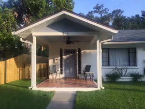Image of Cozy Cottage - Steps to Riverwalk\/Close to Beaches