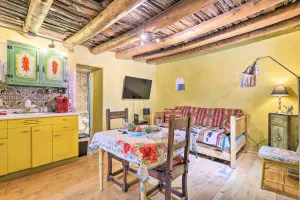 Image of Artsy Santa Cruz Apartment w\/ Shared Fire Pit!