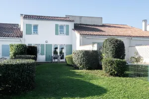 Image of House LATITUDE front of sea