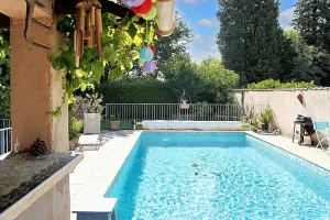Image of Appartement charmant proche d'Avignon avec piscine privée