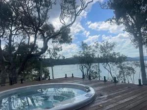 Image of Glasshouse on the Lake