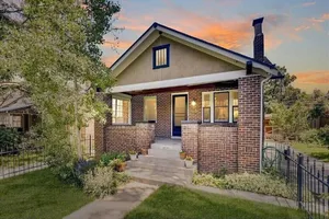 Image of Stylish Bungalow Near Restaurants, Hospitals, a Prime Spot!