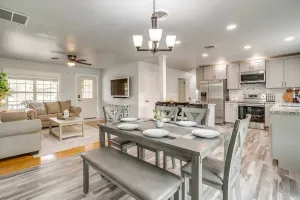 Image of Oak House off Granbury Square