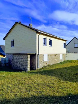 Image of 50 meters from the sea, do everything on foot