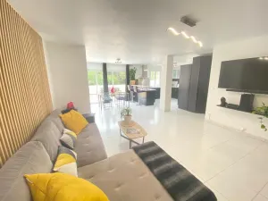 Image of VILLA 6 PERSONNES /PISCINE/CAMPAGNE/TERRAIN DE PETANQUE/15 km BANDOL