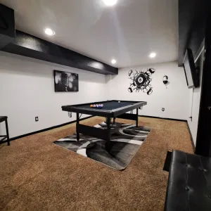Image of Modern - 4 Bedroom - Pool Table- No Chores - No Contact Check In-