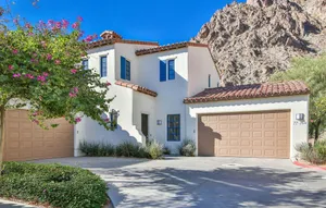 Image of Mountain View! Luxurious 2-Story Townhome, Private Patio, Pet Friendly, 2-Car Garage! (T64)
