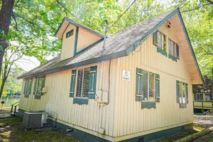 Image of Relax with your fur baby in this spacious chalet near Callaway Gardens