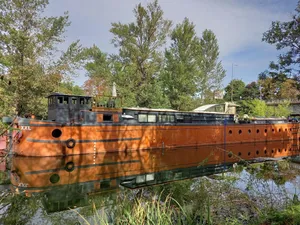 Image of Independent apartment on barge with terrace near the city center
