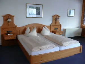 Image of Larger comfortable double room\/multi-bed room\/apartment - Waldhotel Dornröschenshöh