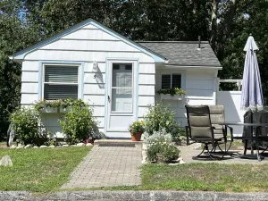 Image of Cozy, cute beach condo in Westerly RI . Best value in Westerly!!