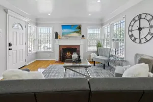 Image of Entire 2 bedroom home -15 minutes to DTLA
