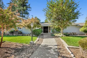 Image of Large home - Sleeps many 4B\/2B