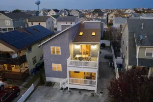 Image of Great Location only Steps to the Beach, Restaurants & Shops!