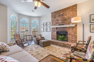 Image of Clean clean clean, full kitchen, play area, quiet 3\/2 - near Antiques & aquarium