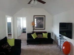 Image of Private, Spacious Upstairs House In Vanderbilt\/Hillsboro Village Neighborhood