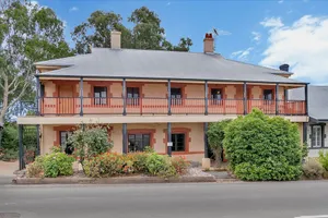 Image of Lyndoch Grand Barossa Group Accommodation entire house Lyndoch village sleeps 14