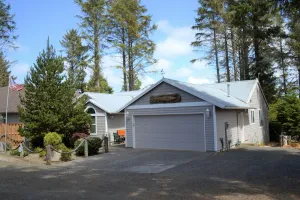 Image of 4 Bedrooms Near Beach in Park Like Setting Perfect for Family