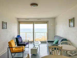 Image of Appartement T3 rénové, face mer avec garage et WiFi, aux Sables d'Olonne - FR-1-92-919