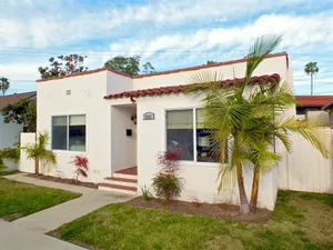 Image of Adorable Naples Island Retreat