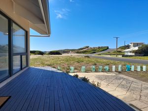 Image of No 5 - Pristine property with an ocean blue back drop