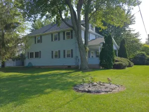 Image of Rural Retreat yet close to the sites. Cedar point*Jet Express* African Safari