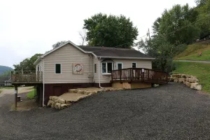 Image of Riverview Getaways (only 13 miles to La Crosse WI or Iowa border)