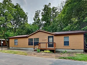 Image of Off the beaten path. Comfy & Clean 3 BR Home - Island Club - Sleeps 12 - IC56